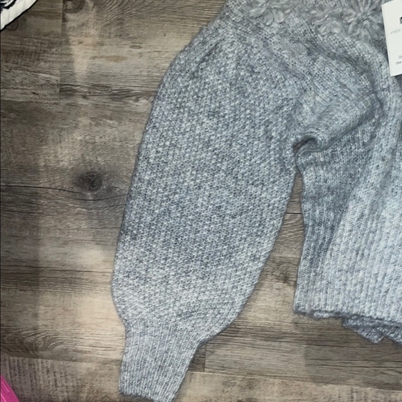 Gray Floral Knit Sweater - Picture 4 of 4